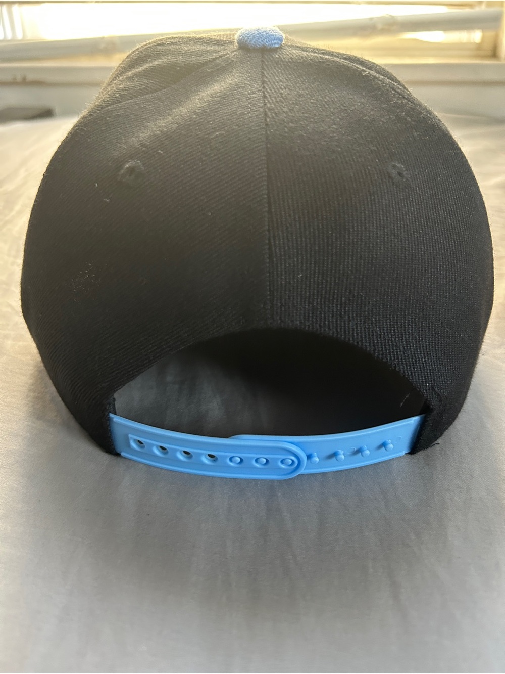 New Era San Francisco Two-Tone Cap - Black & Light Blue with Gold Script - Picture 4 of 4